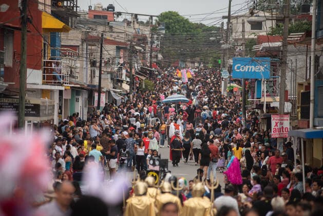 May 1, 2022: Thousands of people celebrate the traditional Carnival of the Boneteros in the town of Tuzamapan, Veracruz. This carnival is over 100 years old and is celebrated at the end of the cane cutting season. - ZUMAqp1_ 20220501_zip_qp1_023 Copyright: xHectorxAdolfoxQuintanarxPerezx