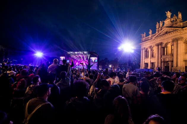 May 1, 2022, Roma, Italia: People attend during the traditional May Day Concert at San Giovanni Square in Rome, Italy, 01 May 2022. ANSA ANGELO CARCONI Roma Italia  - ZUMAa110 20220501_zaf_a110_051 Copyright: xAngeloxCarconix