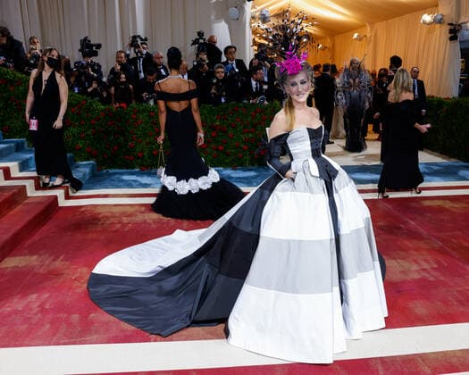 Sarah Jessica Parker arrives on the red carpet for The Met Gala at The Metropolitan Museum of Art celebrating the Costume Institute opening of In America: An Anthology of Fashion in New York City on Monday, May 2, 2022.  NYP20220502537 JOHNxANGELILLO