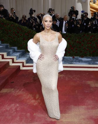 Bilder des Jahres 2022, Entertainment 05 Mai Entertainment Themen der Woche KW18 Entertainment Bilder des Tages Kim Kardashian arrives on the red carpet for The Met Gala at The Metropolitan Museum of Art celebrating the Costume Institute opening of In America: An Anthology of Fashion in New York City on Monday, May 2, 2022.  NYP20220502203 JOHNxANGELILLO