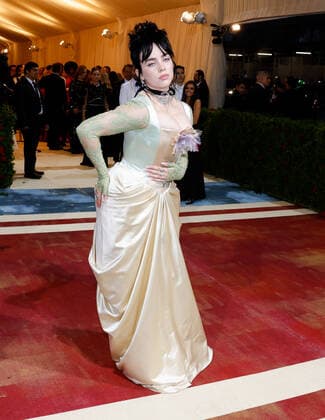 Entertainment Bilder des Tages Billie Eilish arrives on the red carpet for The Met Gala at The Metropolitan Museum of Art celebrating the Costume Institute opening of In America: An Anthology of Fashion in New York City on Monday, May 2, 2022.  NYP20220502400 JOHNxANGELILLO