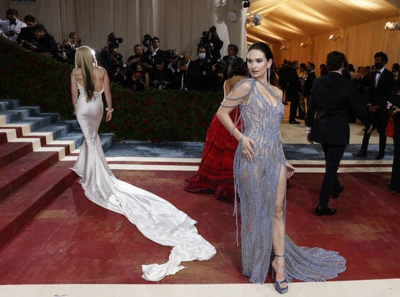 Maisie Williams arrives on the red carpet for The Met Gala at The Metropolitan Museum of Art celebrating the Costume Institute opening of In America: An Anthology of Fashion in New York City on Monday, May 2, 2022.  NYP20220502214 JOHNxANGELILLO