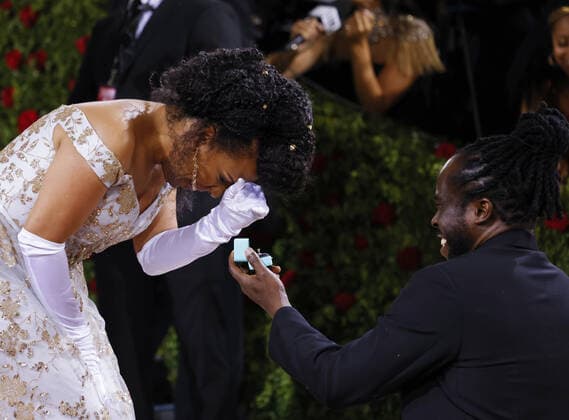 Bobby Digi Olisa (R) proposes to Commissioner of NYC Cultural Affairs Laurie Cumbo on the red carpet for The Met Gala at The Metropolitan Museum of Art celebrating the Costume Institute opening of In America: An Anthology of Fashion in New York City on Monday, May 2, 2022.  NYP20220502324 JOHNxANGELILLO