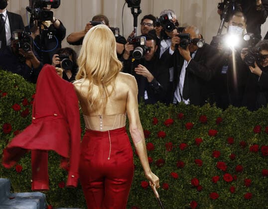 Cara Delevingne arrives on the red carpet for The Met Gala at The Metropolitan Museum of Art celebrating the Costume Institute opening of In America: An Anthology of Fashion in New York City on Monday, May 2, 2022.  NYP20220502226 JOHNxANGELILLO