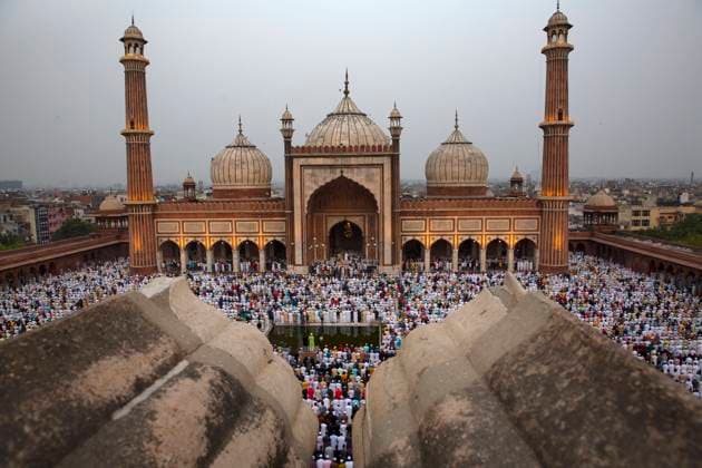 News Themen der Woche KW18 (220503) -- NEW DELHI, May 3, 2022 -- Muslims gather to offer Eid al-Fitr prayers at the Jama Masjid in New Delhi, India, May 3, 2022. Eid al-Fitr marks the end of the fasting month of Ramadan. ) INDIA-NEW DELHI-EID-AL-FITR CELEBRATIONS JavedxDar 
