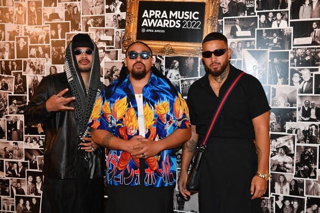 2022 APRA MUSIC AWARDS, Australian drill and rap group OneFour pose for photos during the 2022 APRA Music Awards at Melbourne Town Hall in Melbourne, Tuesday, May 3, 2022. ( NO ARCHIVING, EDITORIAL USE ONLY, NO USE IN BOOKS WITHOUT CONSENT MELBOURNE VIC AUSTRALIA  Copyright: xJAMESxROSSx 20220503001654537269