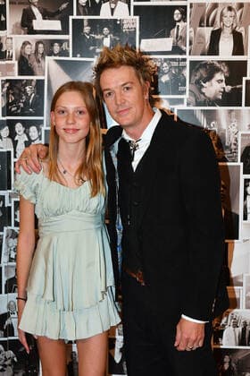 2022 APRA MUSIC AWARDS, Scarlett Chaney and Chris Chaney pose for photos during the 2022 APRA Music Awards at Melbourne Town Hall in Melbourne, Tuesday, May 3, 2022. ( NO ARCHIVING, EDITORIAL USE ONLY, NO USE IN BOOKS WITHOUT CONSENT MELBOURNE VIC AUSTRALIA  Copyright: xJAMESxROSSx 20220503001654540197