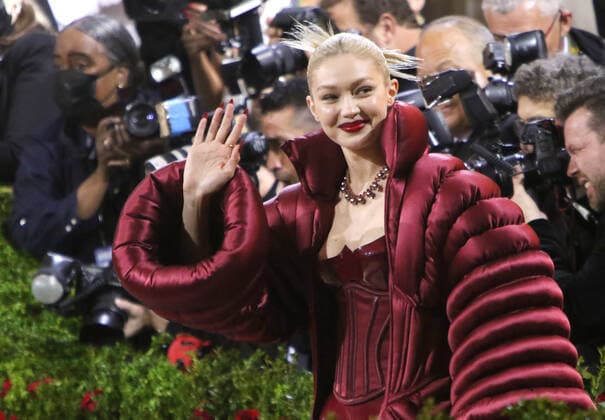 NEW YORK, NEW YORK - MAY 02: Gigi Hadid at The 2022 Met Gala Celebrating In America: An Anthology of Fashion at The Metropolitan Museum of Art on May 02, 2022 in New York City. Copyright: xRWx