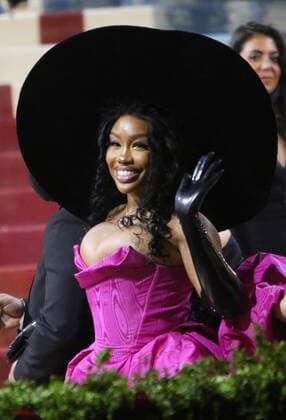 NEW YORK, NEW YORK - MAY 02: SZA at The 2022 Met Gala Celebrating In America: An Anthology of Fashion at The Metropolitan Museum of Art on May 02, 2022 in New York City. Copyright: xRWx