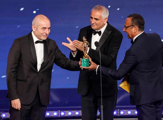 May 3, 2022, ROME, Italia: Italian writers Leonardo Di Costanzo, (R) ande Bruno Oliviero at Cinecitta studios receive award for Best Screenplay for Ariaferma during the 67th edition of the David di Donatello Awards, in Rome, Italy, 3 May 2022. ANSA GIUSEPPE LAMI ROME Italia  - ZUMAa110 20220503_zaf_a110_006 Copyright: xGiuseppexLamix