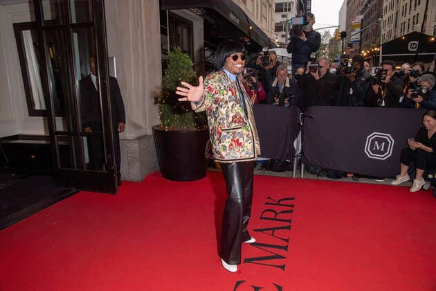 May 2, 2022, New York, United States: Anderson Paak departs The Mark Hotel for 2022 Met Gala in New York City. New York United States - ZUMAs197 20220502_zaa_s197_378 Copyright: xRonxAdarx