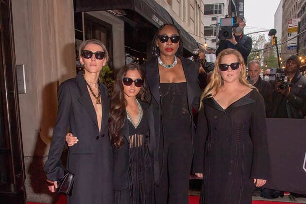 May 2, 2022, New York, United States: Gabriela Hearst, Xiye Bastida, Venus Williams and Amy Schumer depart The Mark Hotel for 2022 Met Gala in New York City. New York United States - ZUMAs197 20220502_zaa_s197_381 Copyright: xRonxAdarx