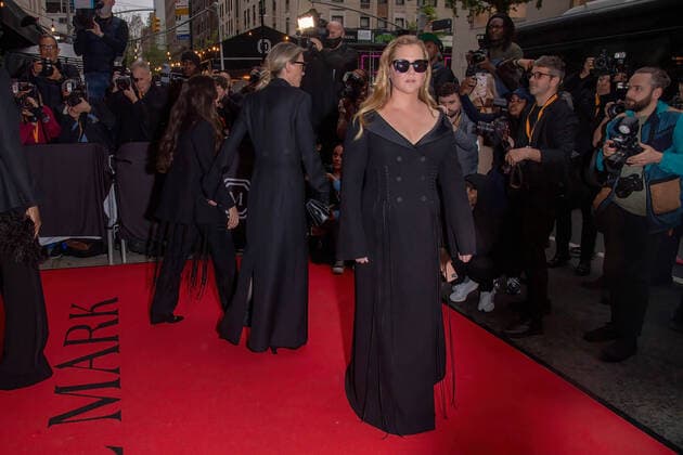 May 2, 2022, New York, United States: Amy Schumer departs The Mark Hotel for 2022 Met Gala in New York City. New York United States - ZUMAs197 20220502_zaa_s197_382 Copyright: xRonxAdarx