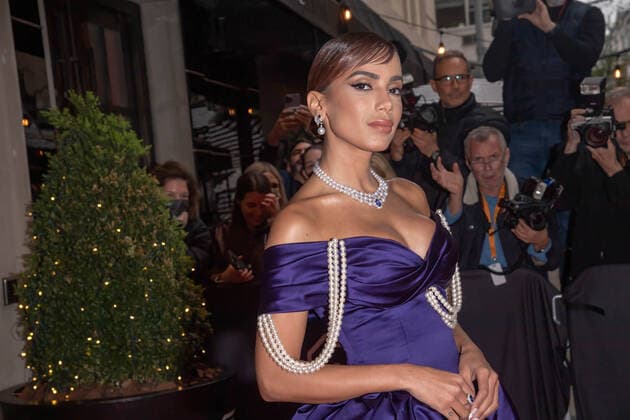 May 2, 2022, New York, United States: Anitta wearing Moschino departs The Mark Hotel for 2022 Met Gala in New York City. New York United States - ZUMAs197 20220502_zaa_s197_406 Copyright: xRonxAdarx