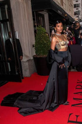 May 2, 2022, New York, United States: Simone Ashley wearing Moschino departs The Mark Hotel for 2022 Met Gala in New York City. New York United States - ZUMAs197 20220502_zaa_s197_410 Copyright: xRonxAdarx