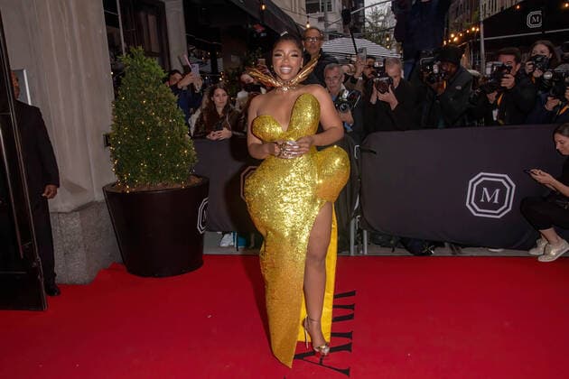 May 2, 2022, New York, United States: Chloe Bailey wearing Area departs The Mark Hotel for 2022 Met Gala in New York City. New York United States - ZUMAs197 20220502_zaa_s197_415 Copyright: xRonxAdarx