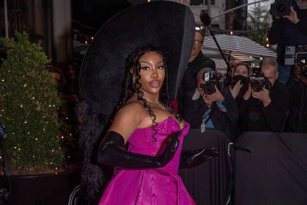May 2, 2022, New York, United States: SZA departs The Mark Hotel for 2022 Met Gala in New York City. New York United States - ZUMAs197 20220502_zaa_s197_437 Copyright: xRonxAdarx