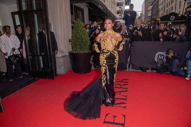 May 2, 2022, New York, United States: Ariana DeBose wearing Moschino departs The Mark Hotel for 2022 Met Gala in New York City. New York United States - ZUMAs197 20220502_zaa_s197_441 Copyright: xRonxAdarx