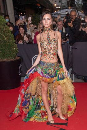 May 2, 2022, New York, United States: Emily Ratajkowski wearing Versace departs The Mark Hotel for 2022 Met Gala in New York City. New York United States - ZUMAs197 20220502_zaa_s197_473 Copyright: xRonxAdarx