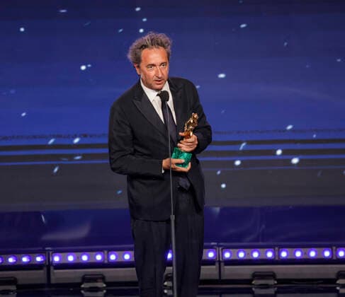 Verleihung des David di Donatello-Preises 2022 in Rom - Die Preisträger May 3, 2022, ROME, Italia: Italian filmmaker Paolo Sorrentino at Cinecitta studios receives award for Best Director for E stata la mano di Dio during the 67th edition of the David di Donatello Awards, in Rome, Italy, 3 May 2022. ANSA GIUSEPPE LAMI ROME Italia - ZUMAa110 20220503_zaf_a110_020 Copyright: xGiuseppexLamix