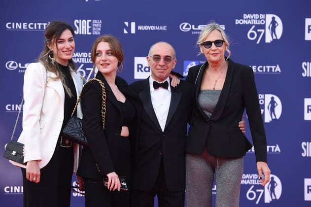 Verleihung des David di Donatello-Preises 2022 in Rom 67th David Di Donatello red carpet Zoe Tornatore,Marianna Tornatore, Giuseppe Tornatore, Roberta Pacetti attends the 67th David Di Donatello red carpet on May 03, 2022 in Rome, Italy Massimo Insabato Copyright: xMassimoxInsabatox