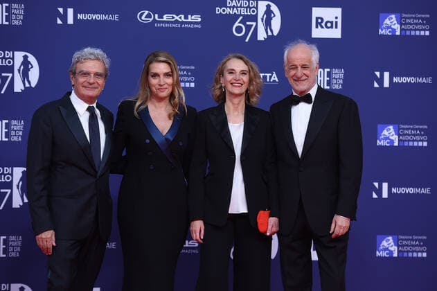 Verleihung des David di Donatello-Preises 2022 in Rom 67th David Di Donatello red carpet Mario Martone and wife ,Tony Servillo and wife attends the 67th David Di Donatello red carpet on May 03, 2022 in Rome, Italy Massimo Insabato Copyright: xMassimoxInsabatox