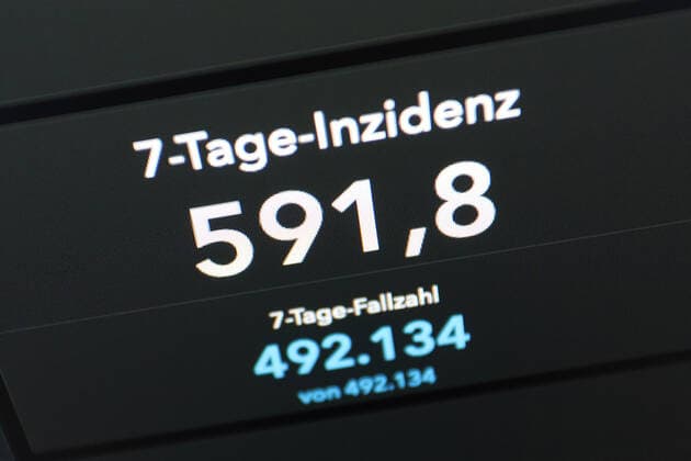 RKI dashboard, 7 day incidence is now 591.8 7 day incidence, RKI dashboard on a monitor on 04 05 2022 in Siegen Germany.