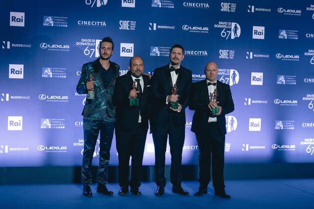 67th David Di Donatello - Winners Photocall (L) Davide De Luca with David di Donatello for Best make-up artist, (2nd R) Gabriele Mainetti with the David di Donatello for Best Producer and Stefano Leoni (R) with David di Donatello for Best Visual and Special effects attend the 67th David Di Donatello winners photocall on May 03, 2022 in Rome, Italy Rome Italy  Copyright: xLucaxCarlinox originalFilename: carlino-notitle220504_npBVY.jpg