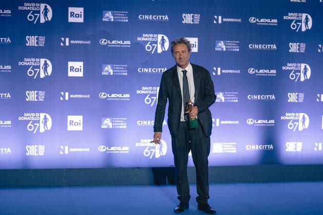 67th David Di Donatello - Winners Photocall Director Paolo Sorrentino poses with David di Donatello for Best Movie during the 67th David Di Donatello winners photocall on May 03, 2022 in Rome, Italy. Rome Italy  Copyright: xLucaxCarlinox originalFilename: carlino-romeital220504_np5fR.jpg