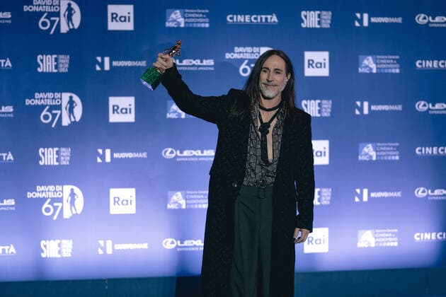 67th David Di Donatello - Winners Photocall Manuel Agnelli poses with the David di Donatello for Best Original Song during the 67th David Di Donatello winners photocall on May 03, 2022 in Rome, Italy Rome Italy  Copyright: xLucaxCarlinox originalFilename: carlino-notitle220504_npBbL.jpg