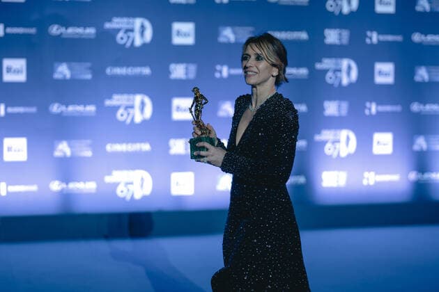 67th David Di Donatello - Winners Photocall Teresa Saponangelo poses with the Davide Di Donatello for supporting actress during the 67th David Di Donatello winners photocall on May 03, 2022 in Rome, Italy. Rome Italy  Copyright: xLucaxCarlinox originalFilename: carlino-notitle220504_nprKH.jpg