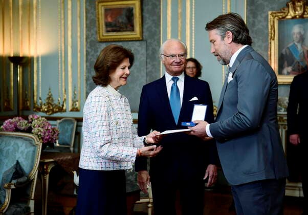 Queen Silvia and King Carl Gustaf hand out the H M The King s medal for merits in sports to Swedish ice hockey player Peter Forsberg at the Royal Palace in Stockholm, Sweden on May 04, 2022 STOCKHOLM SWEDEN x12110x,  Copyright: xPaulxWennerholm TTx THE KING S MEDAL AWARD CEREMONY
