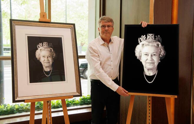 Rob Munday enthüllt anlässlich des Platin-Jubiläums von Königin Elizabeth ein 3D-Porträt . 04 05 2022. London, United Kingdom. Royal Holographer, Rob Munday, unveils a stunnnig new 3D Holographic portrait of Her Majesty Queen Elizabeth, to mark her Platinum Jubilee. The unveiling took lace at 45 Park Lane. The Portrait is named Platinum Queen: Felicity New Portrait of Queen Elizabeth the Second.  xMarkxThomasx xi-Imagesx IIM-23374-0006