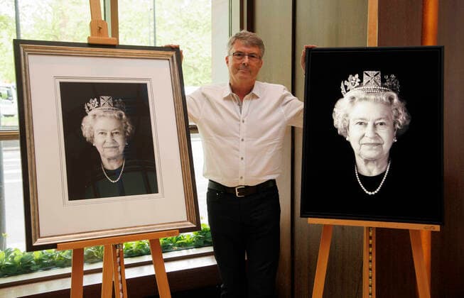 Rob Munday enthüllt anlässlich des Platin-Jubiläums von Königin Elizabeth ein 3D-Porträt . 04 05 2022. London, United Kingdom. Royal Holographer, Rob Munday, unveils a stunnnig new 3D Holographic portrait of Her Majesty Queen Elizabeth, to mark her Platinum Jubilee. The unveiling took lace at 45 Park Lane. The Portrait is named Platinum Queen: Felicity New Portrait of Queen Elizabeth the Second.  xMarkxThomasx xi-Imagesx IIM-23374-0008