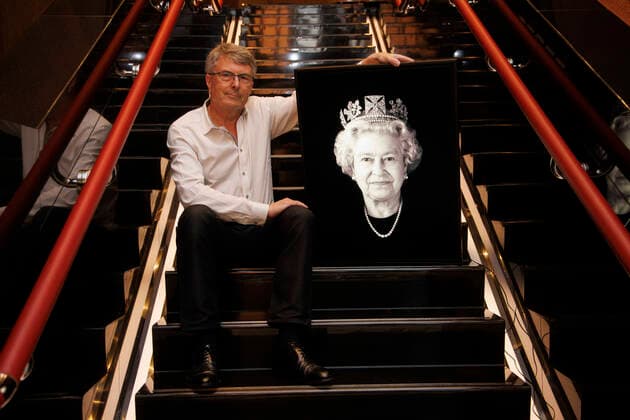 Rob Munday enthüllt anlässlich des Platin-Jubiläums von Königin Elizabeth ein 3D-Porträt . 04 05 2022. London, United Kingdom. Royal Holographer, Rob Munday, unveils a stunnnig new 3D Holographic portrait of Her Majesty Queen Elizabeth, to mark her Platinum Jubilee. The unveiling took lace at 45 Park Lane. The Portrait is named Platinum Queen: Felicity New Portrait of Queen Elizabeth the Second.  xMarkxThomasx xi-Imagesx IIM-23374-0011