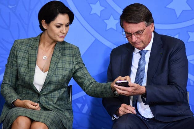 News Themen der Woche KW18 News Bilder des Tages BRASÍLIA, DF - 04.05.2022: BOLSONARO PROGRAMA RENDA E OPORTUNIDADE - In the photo, President Jair Bolsonaro with 1st Lady Michelle Bolsonaro. This Wednesday (4) President Jair Bolsonaro (PL) participates in the ceremony of New Deliveries of the Income and Opportunity Program at Palácio do Planalto. x2202112x  AntonioxMolina