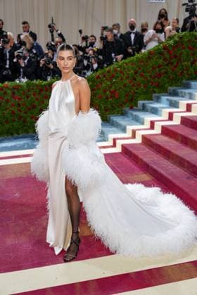 The Met Gala 2022 Celebrating In America: An Anthology Of Fashion NEW YORK, NEW YORK - MAY 02: Hailey Bieber attend The 2022 Met Gala Celebrating In America: An Anthology of Fashion at The Metropolitan Museum of Art on May 02, 2022 in New York City. New York City United States  Copyright: xJohnxNacionx originalFilename: nacion-the2022m220502_npanP.jpg