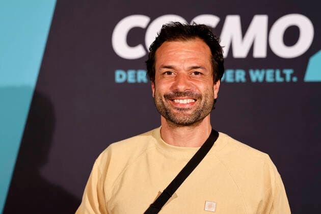 Schauspieler Kai Schumann kommt zur Premiere des 5-teiligen Kölner Rap Musical HYPE zu sehen auf COSMO. Das junge internationale Kulturangebot des WDR hat mit HYPE einen Serien-Fünfteiler realisiert, in dem Deutsch-Rap und authentische Schilderungen des Lebens junger Menschen zu einer packenden Geschichte verschmolzen werden. Angesiedelt ist die Story in Köln Porz. Köln, 03.05.2022 NRW Deutschland *** Actor Kai Schumann comes to the premiere of the 5 part Cologne rap musical HYPE to see on COSMO The young international cultural offer of the WDR has realized with HYPE a series five-part, in which German rap and authentic descriptions of the lives of young people are merged into a gripping story Located is the story in Cologne Porz Cologn Copyright: xChristophxHardtx