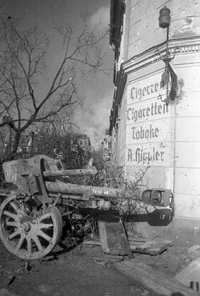 WWII GUN TOBACCO FACTORY 2574 09.04.1945 A broken Nazi gun near a tobacco factory. Evzerihin Sputnik Kaliningrad Kaliningrad Region Russia  Copyright: xEvzerihinx