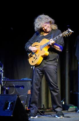 Der amerikanische Jazz-Gitarrist Pat Metheny in der Düsseldorfer Tonhalle. The American jazz guitarist Pat Metheny at the Tonhalle Düsseldorf. Düsseldorf NRW DEU;DE;GERMANY;DEUTSCHLAND;ALLEMAGNE