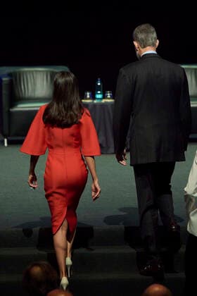Spanisches Königspaar bei der Verleihung des nationalen Forschungspreises in Barcelona 05-05-2022 Barcelona Queen Letizia and King Felipe attend the national research awards 2021 at the auditorium of the Barcelona International Convention Center (CCIB) in Barcelona. No Spain Â  Copyright: xPPEx