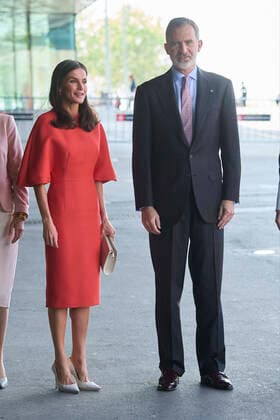 Spanisches Königspaar bei der Verleihung des nationalen Forschungspreises in Barcelona 05-05-2022 Barcelona Queen Letizia and King Felipe attend the national research awards 2021 at the auditorium of the Barcelona International Convention Center (CCIB) in Barcelona. No Spain Â  Copyright: xPPEx