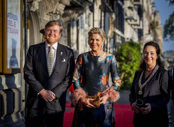 Niederländisches Königspaar besucht Liberation Concert in Amsterdam 2022-05-05 20:08:20 AMSTERDAM - King Willem-Alexander and Queen Maxima together with Femke Halsema, mayor of Amsterdam, at the Royal Theater Carre prior to the Liberation Concert on the Amstel. KOEN VAN WEEL netherlands out - belgium out  Copyright: xx x448089158x originalFilename: 448089158.jpg