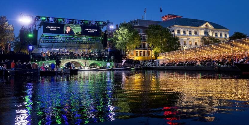 2022 05 05 21 36 49 AMSTERDAM The May 5 concert on the Amstel in front of the Royal Theater Carre Liberation Day was celebrated as usual after two corona years KOEN VAN WEEL netherlands out belgium out  Copyright: xx x448092493x originalFilename: 448092493.jpg