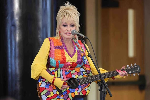 May 5, 2022, Wilmington, DE, United States of America: Singer DOLLY PARTON performs during an event to celebrate Dolly PartonÃ¢â‚¬â ¢s Imagination Library Thursday, May 05, 2022, at the Wilmington Public Library in Wilmington, DE. Wilmington United States of America - ZUMAs124 20220505_zap_s124_019 Copyright: xSaquanxStimpsonx