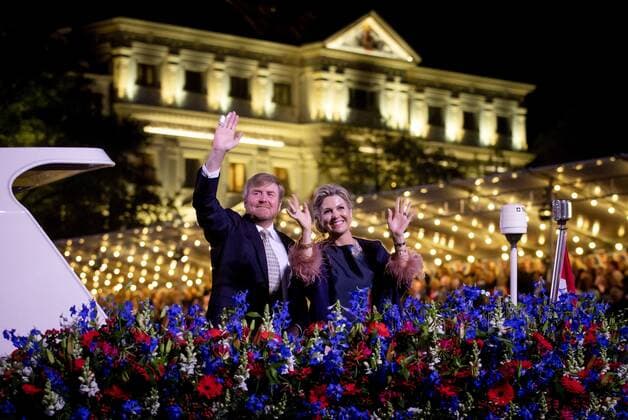 2022 05 05 22 13 08 AMSTERDAM King Willem Alexander and Queen Maxima during the May 5 concert on the Amstel in front of the Royal Theater Carre Liberation Day was celebrated as usual after two corona years KOEN VAN WEEL netherlands out belgium out  Copyright: xx x448094486x originalFilename: 448094486.jpg