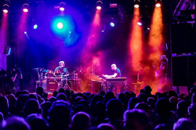 The music project Schiller with its current club tour Metropolis in the Täubchenthal in the west of Leipzig Christopher von Deylen got reinforcement from former Pink Floyd and Mike and the Mechanics drummer Gary Wallis