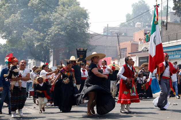 Mexicans Commemorate 160th Anniversary Of The Puebla Battle MEXICO CITY, MEXICO - MAY 5, 2022: Inhabitants of Penon de los Banos neighborhood take part during a reenactment to commemorate the 160th anniversary of the Battle of Puebla, with the triumph of the Mexican Army over the French troops. On May 5, 2022 In Mexico City, Mexico. (Photo by Luis Barron Eyepix Group) Copyright: xLuisxBarronx xEyepixxGroupx EYEPIX_LB_05052022_63973