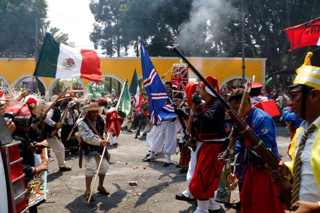 Mexicans Commemorate 160th Anniversary Of The Puebla Battle MEXICO CITY, MEXICO - MAY 5, 2022: Inhabitants of Penon de los Banos neighborhood take part during a reenactment to commemorate the 160th anniversary of the Battle of Puebla, with the triumph of the Mexican Army over the French troops. On May 5, 2022 In Mexico City, Mexico. (Photo by Luis Barron Eyepix Group) Copyright: xLuisxBarronx xEyepixxGroupx EYEPIX_LB_05052022_63992