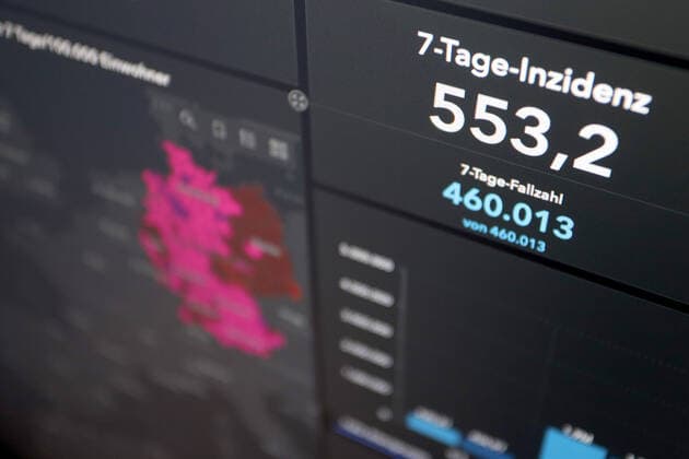 RKI dashboard, 7 day incidence is now 553.2 7 day incidence, RKI dashboard on a monitor on 06 05 2022 in Siegen Germany.